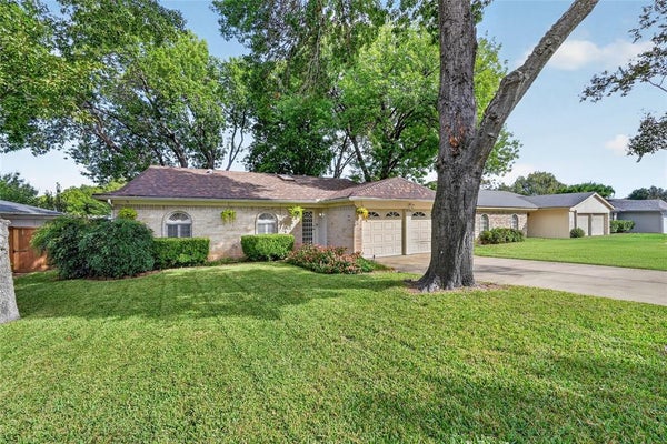 5715 SHADY HILL LN, ARLINGTON, TX 76016 - Image e348cea24a2e4d3d04740b6829ab4a98/612447303