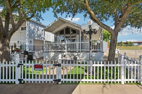 Tiny photo for 403 Brazos Harbor Drive, Granbury, TX 76048 (MLS # 21101712)