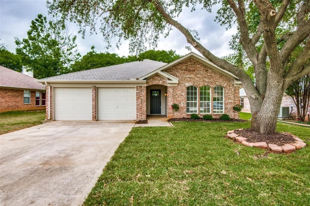 Photo of 759 Winding Oak Bend, Lake Dallas, TX 75065 (MLS # 21251744)