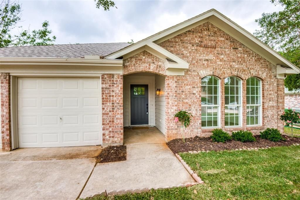 Photo of 759 Winding Oak Bend, Lake Dallas, TX 75065 (MLS # 21251744)