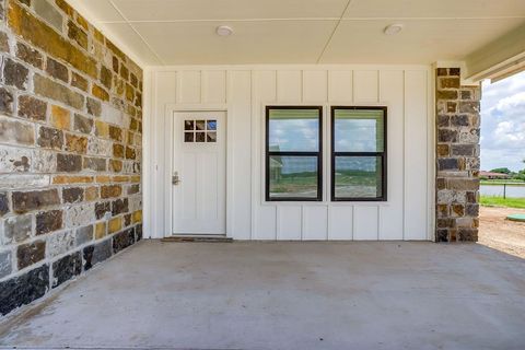 Photo of 133 Winners Circle Cir, Weatherford, TX 76087 (MLS # 21213667)