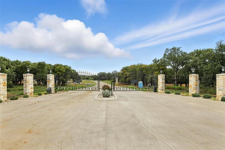 Photo 1 of 16 — 1316 County Road 602 Court, Burleson, TX 76028