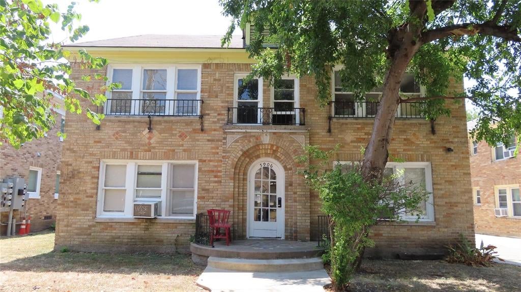 Photo of 5906 Oram Street #7, Dallas, TX 75206 (MLS # 21375124)