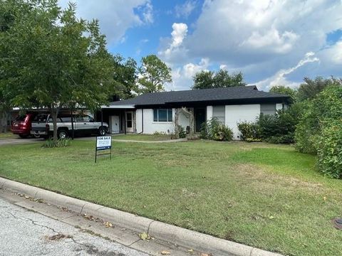 A home in Benbrook