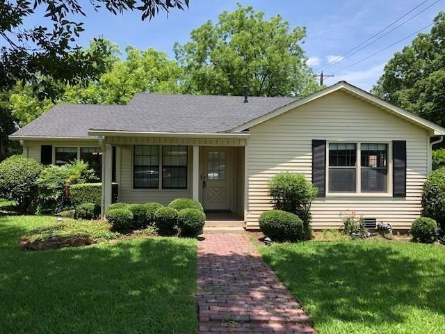 Photo 1 of 22 — 602 W 3rd Street, Justin, TX 76247