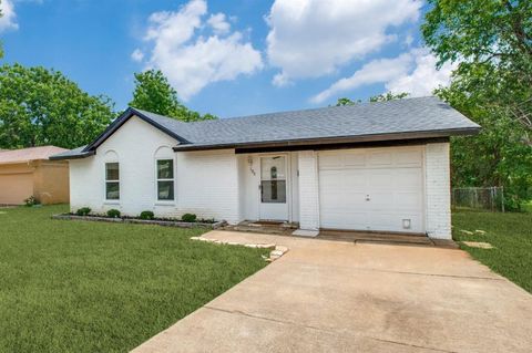 Photo of 109 Sunset Drive, Euless, TX 76040 (MLS # 21286183)