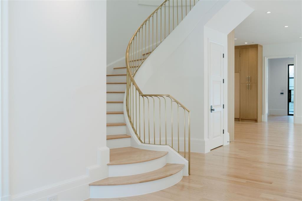 4404 Lorraine Avenue