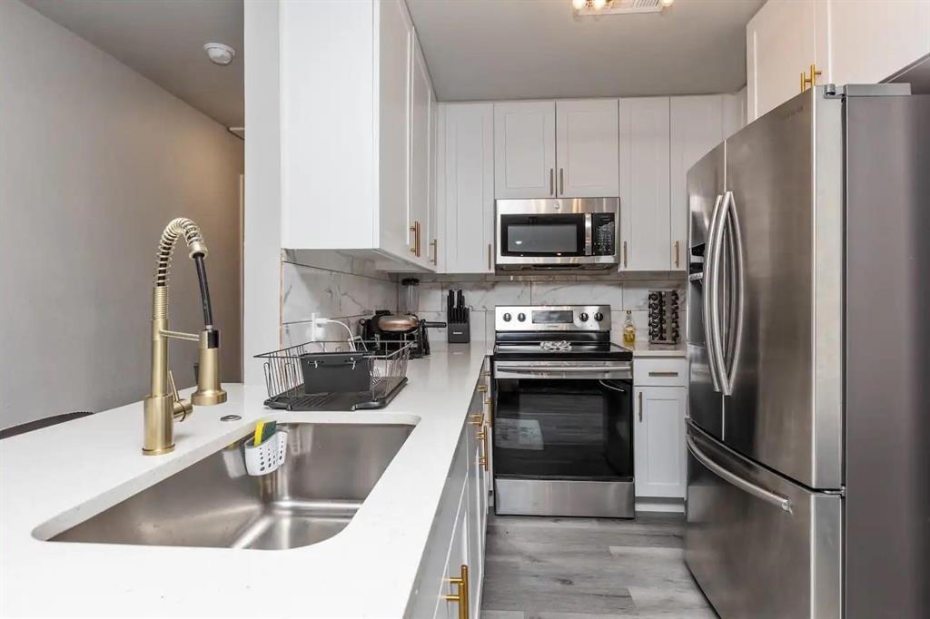 527 Avenue I