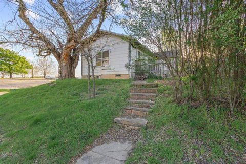 Photo of 912 N Tone Avenue, Denison, TX 75020 (MLS # 21214679)