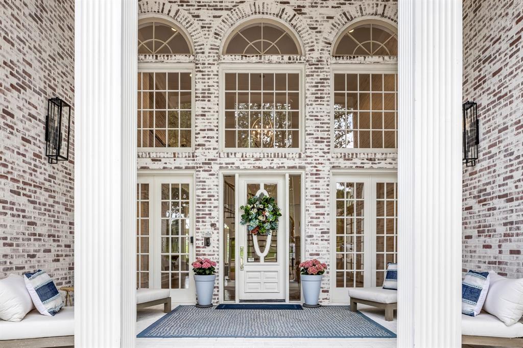 2209 Colonial Drive