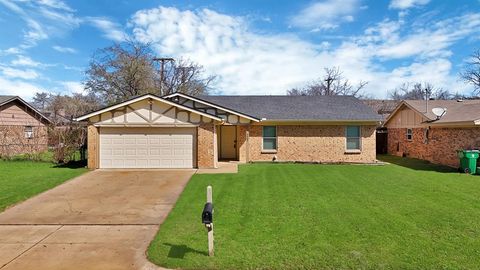 Photo of 4409 Aspen Way, Haltom City, TX 76137 (MLS # 21208299)