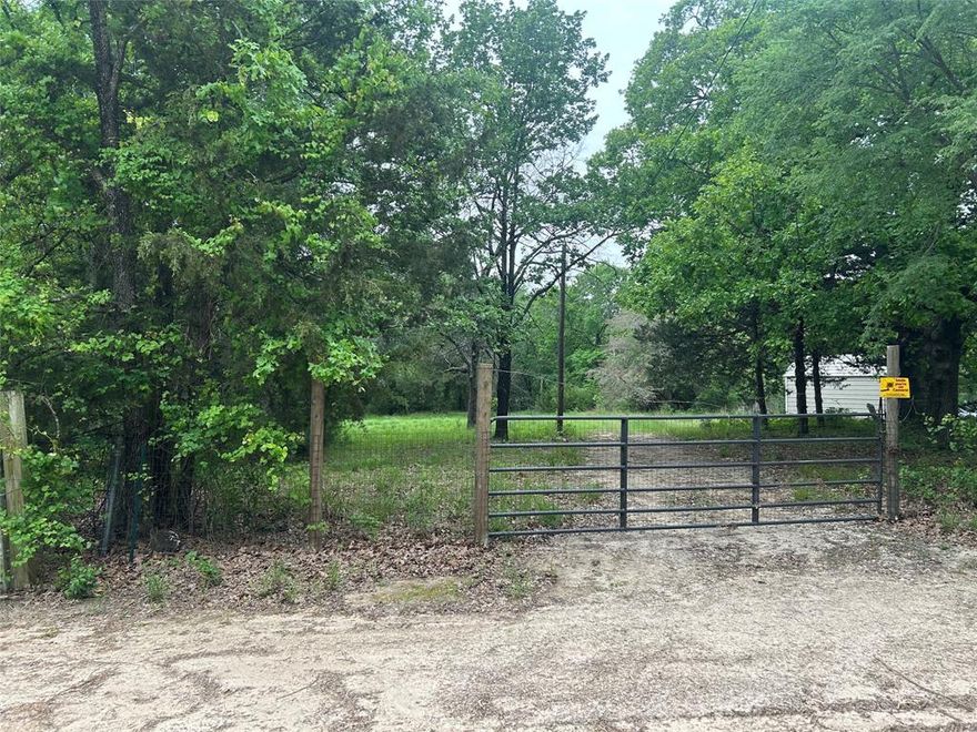 This hidden gem located at the end of a cul-de-sac is a must see for anyone who wants to be off the beaten path.  Lots and lots of options with this water front lot on Lake Tawakoni. There's a 12 x 20 shed on the property as well. Build a dock and a slip for your pontoon, ski or bass boat and enjoy the lake at your leisure. Check out ALL the pictures. You won't want to miss this one. With Owner Financing as an option, you can't go wrong!!

Less than 10 minutes to a public park, elementary and or high school, historic downtown shopping etc., to the marina, dock, tractor supply and a host of daily amenities. And it's just 20 minutes to Greenville.