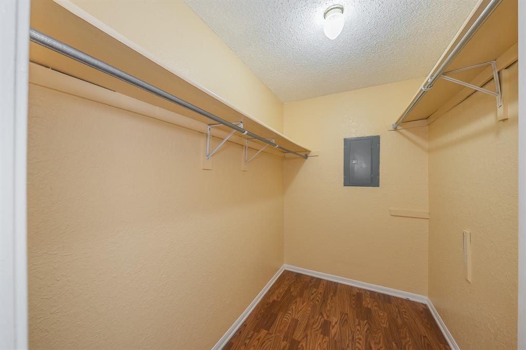 Cloisters Condo The - Residential