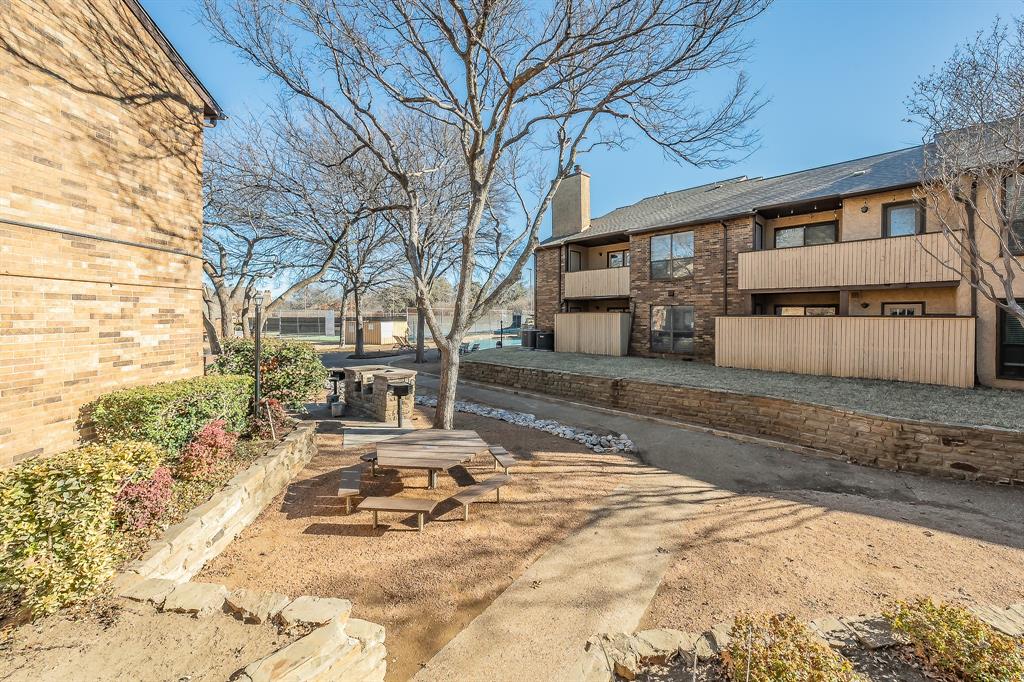 Cloisters Condo The - Residential