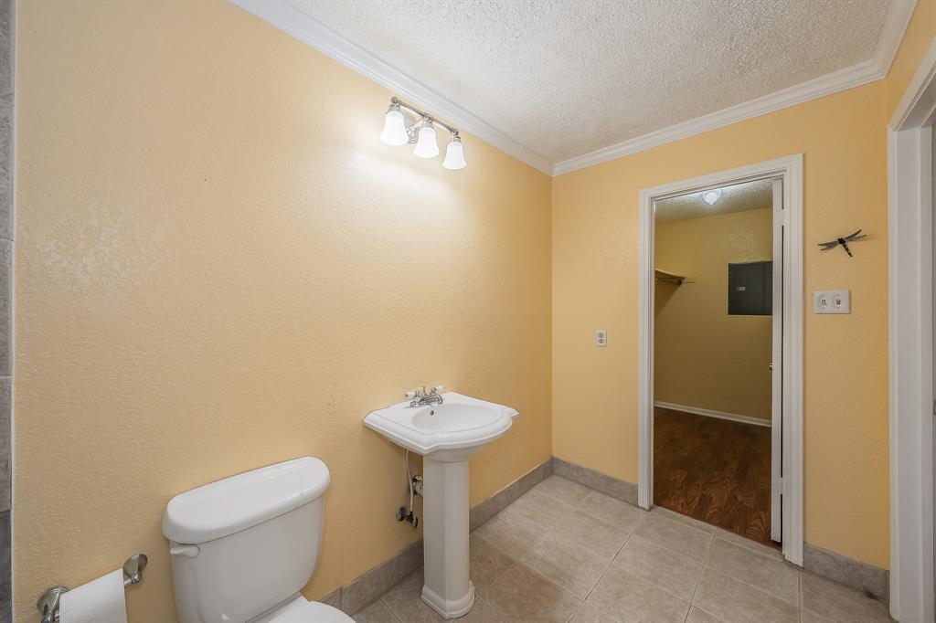 Cloisters Condo The - Residential