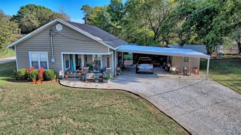 Photo of 308 E Evans Street, Saint Jo, TX 76265 (MLS # 21419098)