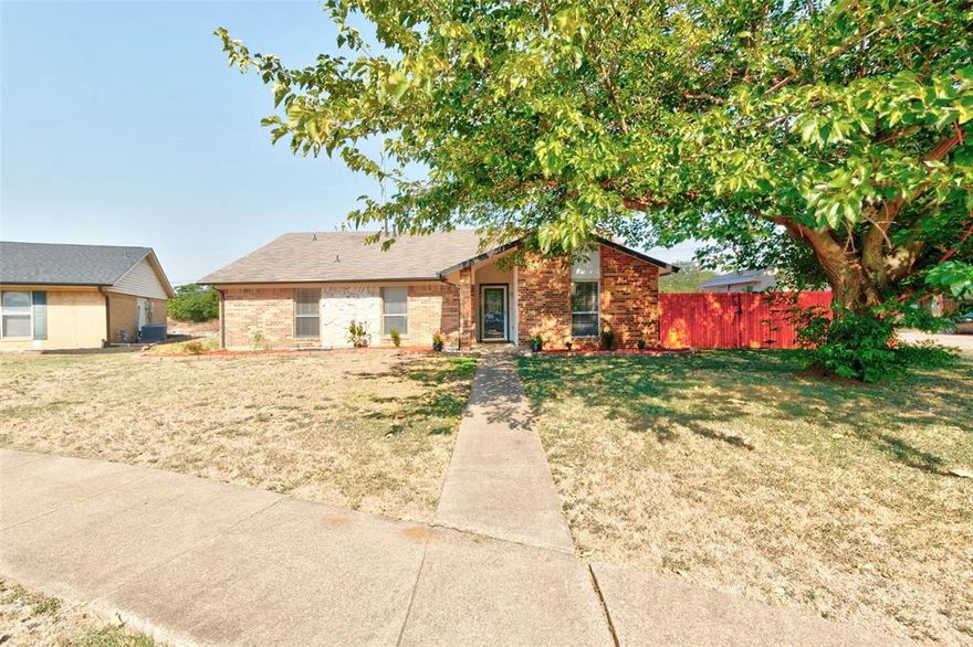 Where in Garland will you find a home built in the 80s in a Centrally located Richardson School district at this price? No HOA!  4 bedrooms and 3 bathroom.  4th bedroom is self-contained with a full, private bath, kitchenette including sink and room for a refrigerator, huge room-wall of closets-storage. Separate outside entrance with ramp. Great stay for a Mother-in-law or a Rental.  Corner lot. The roof is 7 years old. Due to it's visibility from Jupiter, ideal for a person that works from home or sales cars on the side.  Hurry!  Using Seller preferred lender, Lender will offer $6,500.00 towards buyer Closing Cost.