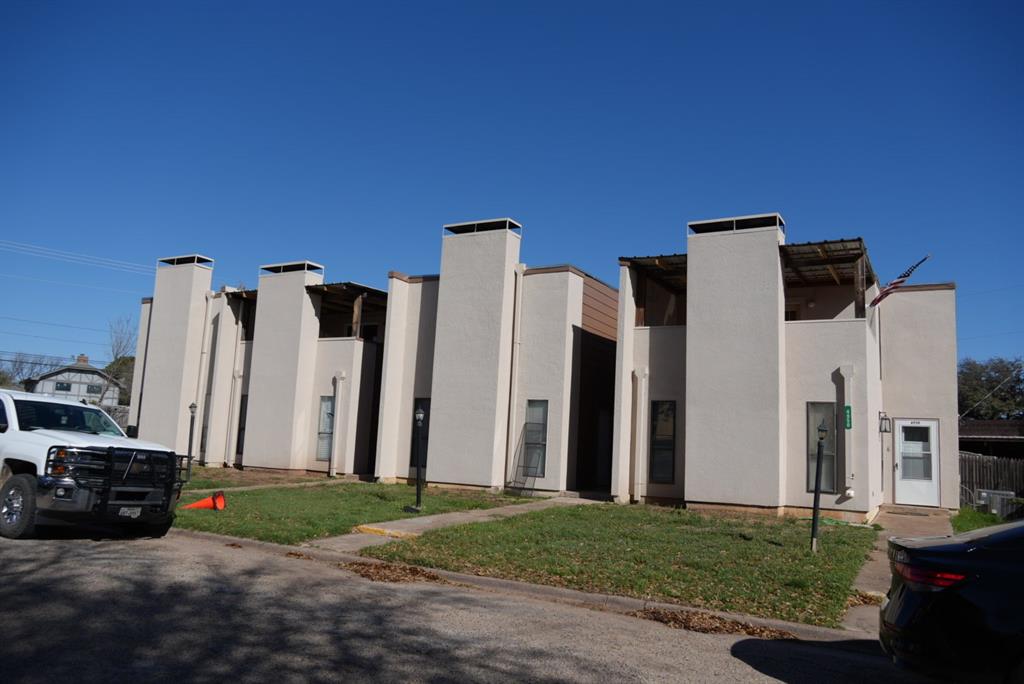 4950 Greenslope Drive 4950, 4952, 4954, 4956