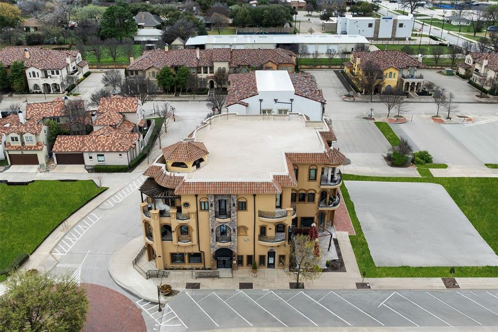 62 Main Street 200