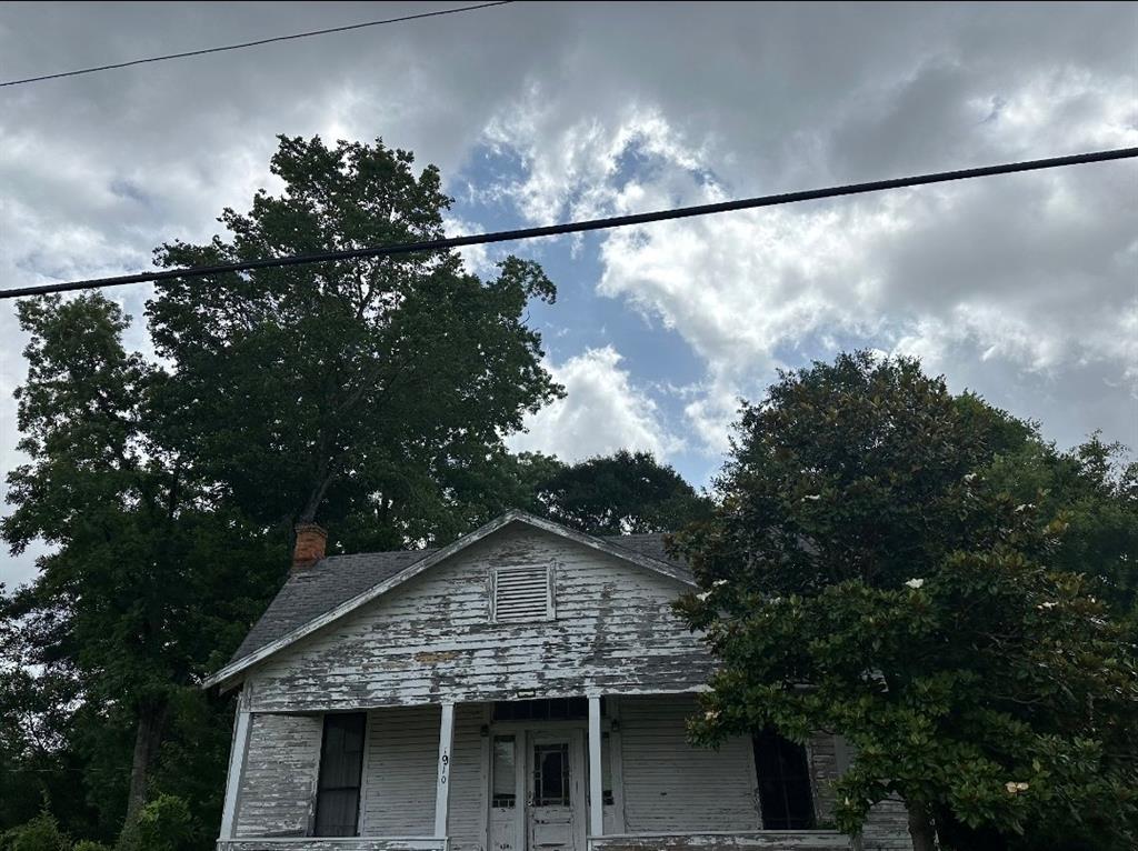 1910 Main Street
