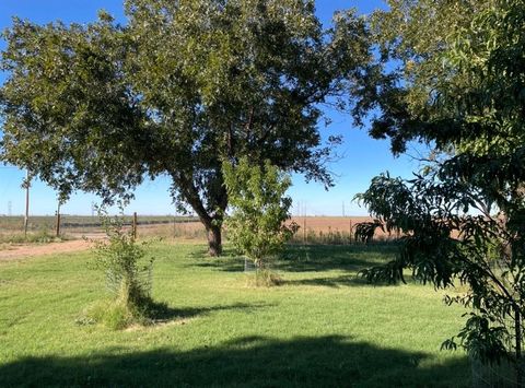 Photo of 12567 County Road 4740, Munday, TX 76371 (MLS # 21095936) Photo of 12567 County Road 4740, Munday, TX 76371 (MLS # 21095936)