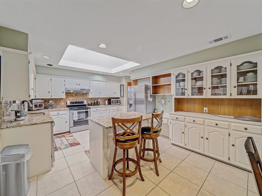 4640 Versailles Lane