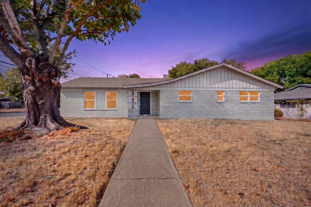 Photo of 4801 Hollowbrook Road, Fort Worth, TX 76103 (MLS # 21392786)