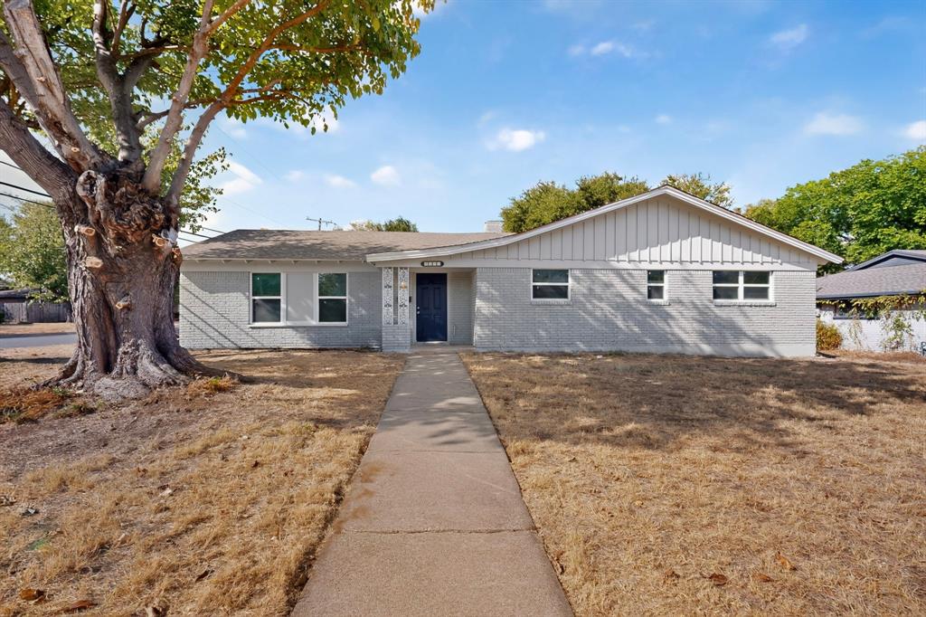 Photo of 4801 Hollowbrook Road, Fort Worth, TX 76103 (MLS # 21392786)