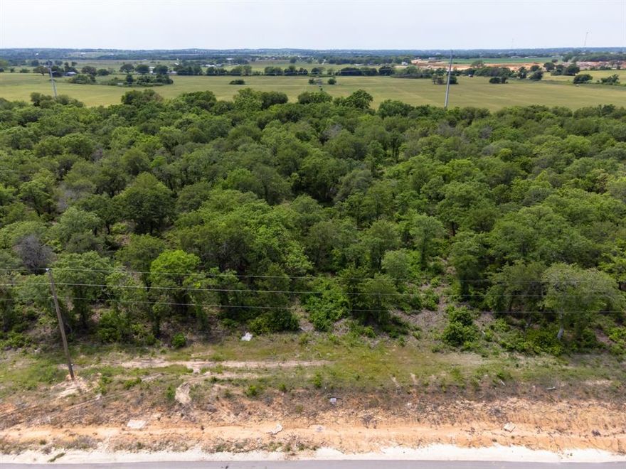 Over 2 acres with large trees situated in the beautiful new development of Bella Oaks. Less than 15 minutes away from Historic Granbury and the shores of Lake Granbury. Tolar ISD. Perfect combination of small town feel and nearby amenities! Multiple lots available!!