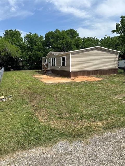 912 Pawnee Trail Granbury TX 76048