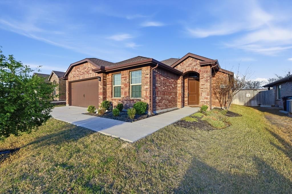 Photo of 9308 Desertrock Road, Fort Worth, TX 76131 (MLS # 21215413)