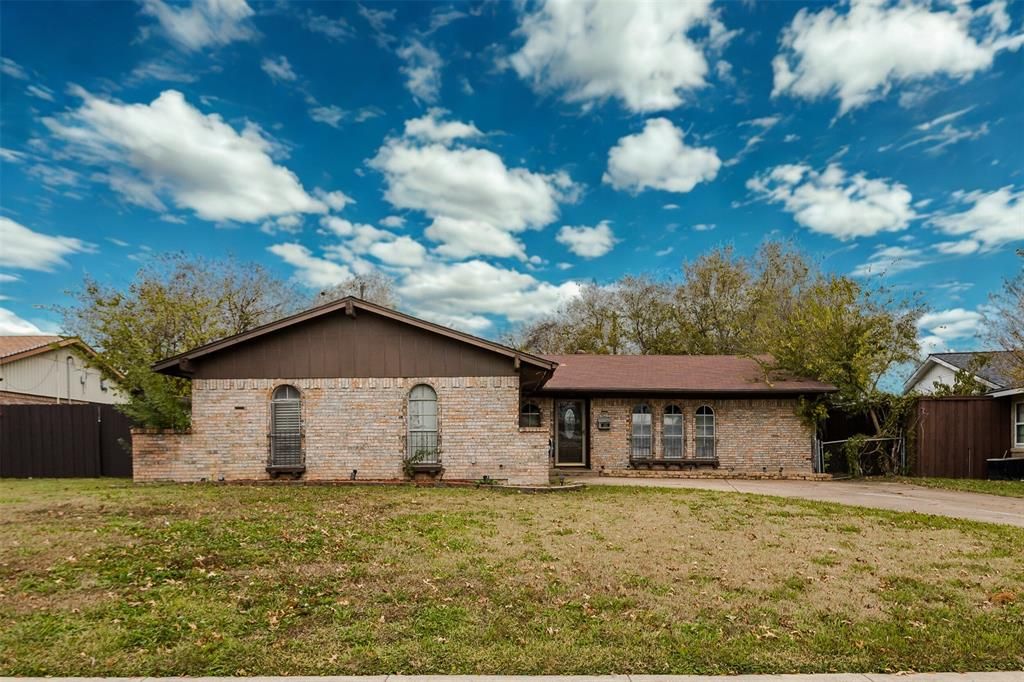 Photo of 2517 Rosewood Drive, Mesquite, TX 75150 (MLS # 21134638)
