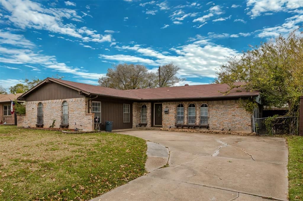 Photo of 2517 Rosewood Drive, Mesquite, TX 75150 (MLS # 21134638)
