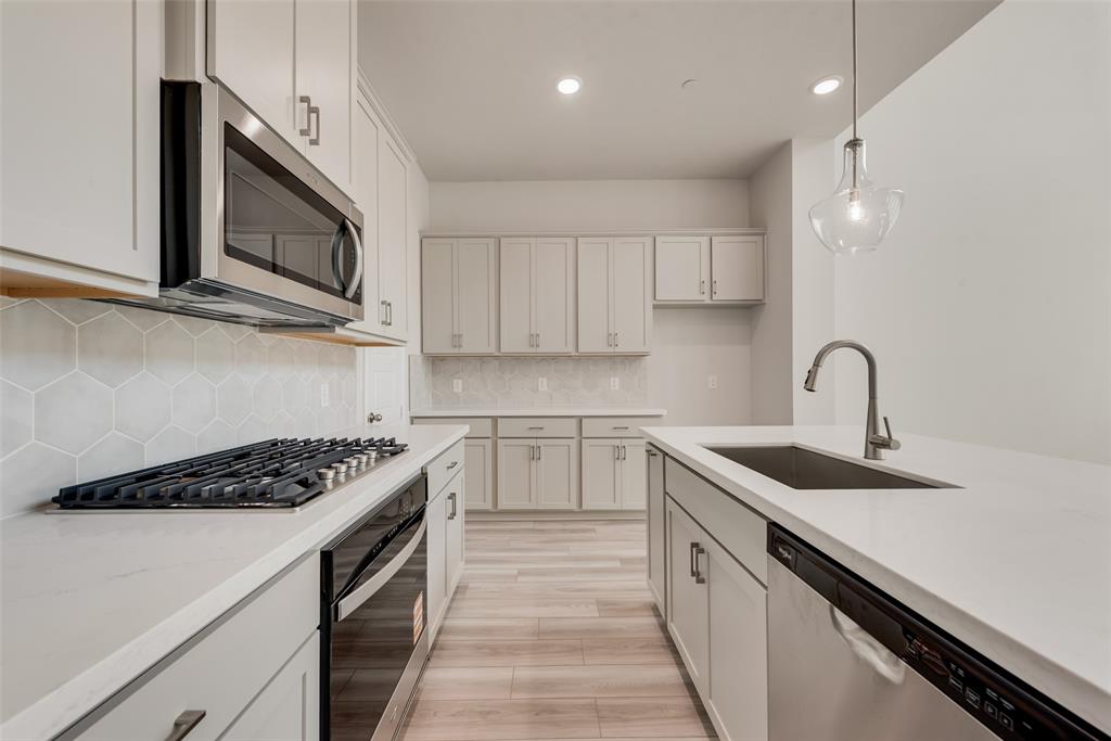 8127 Challenger Lane