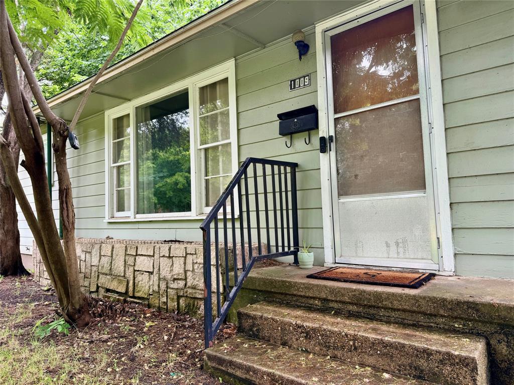 1009 Denton Street