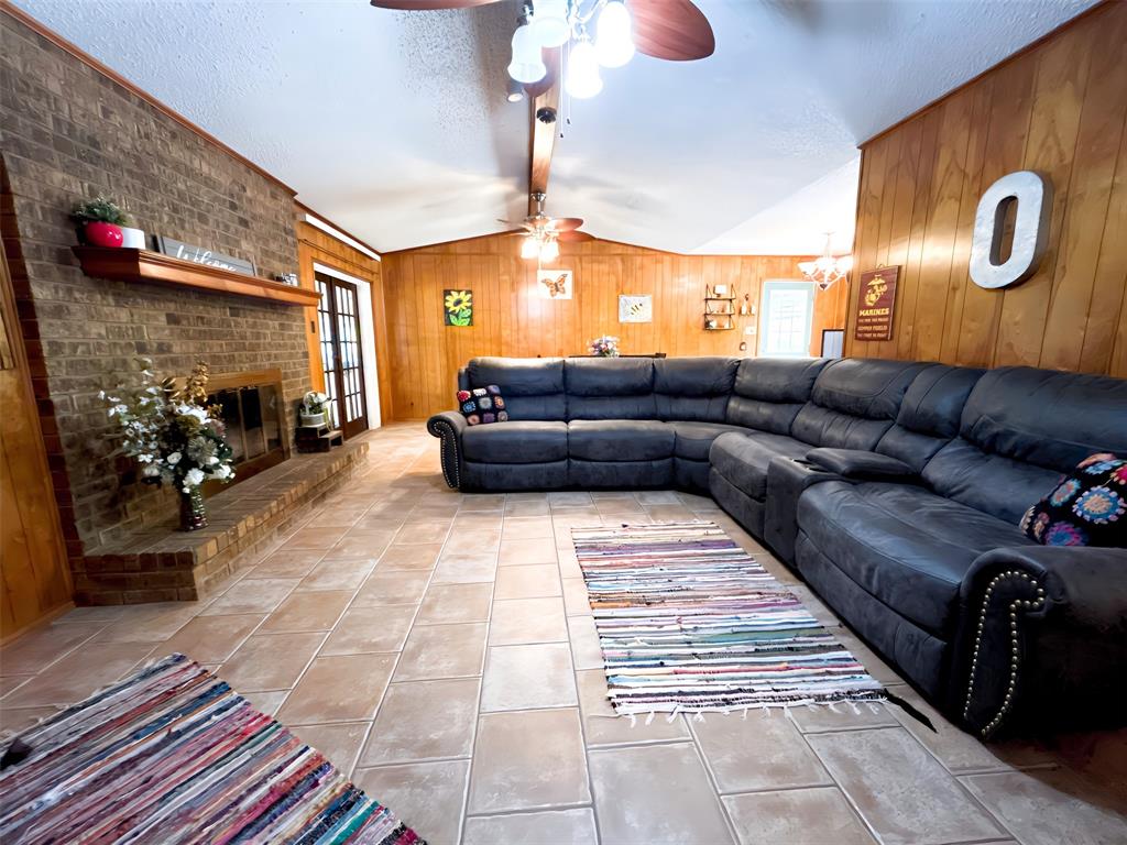107 W Bayside Drive