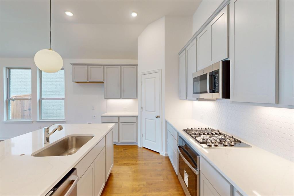 3516 Water Lily Way