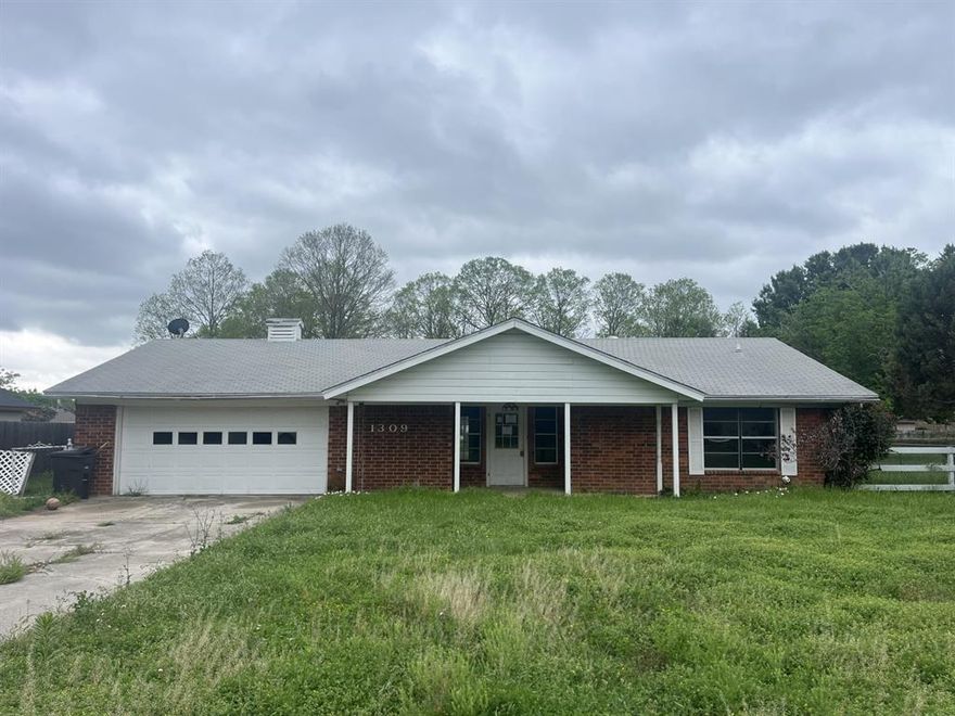 This 3 bedroom 2 bathroom home has plenty of space and is ready for a new owner to make it their own.  The home sits on a large lot and has a 2 car garage, covered porch and patio, kitchen open to the dining and primary bedroom separate from the secondary rooms.