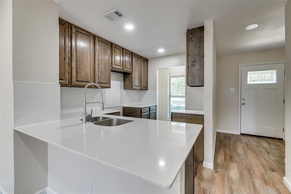 Village East Ph 01 04 - Residential Lease