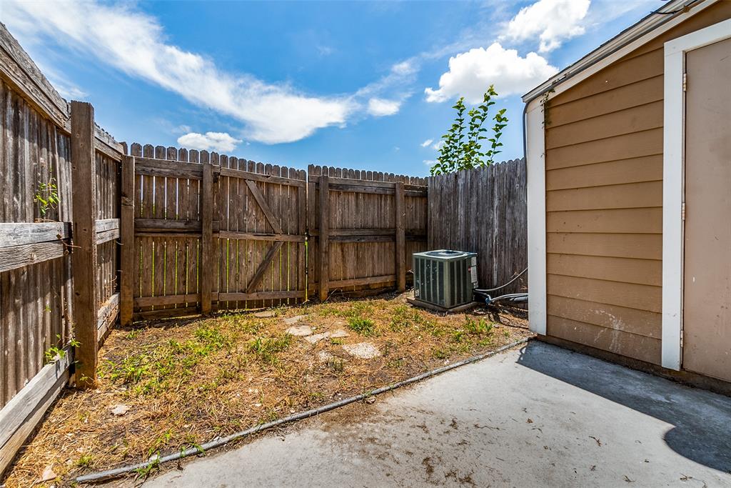 Village East Ph 01 04 - Residential Lease