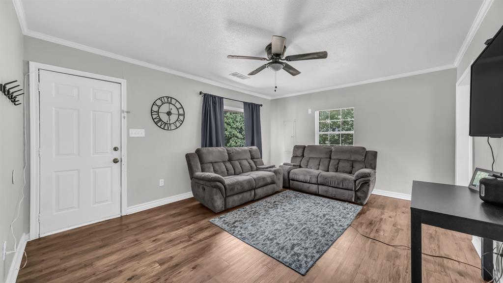 1009 S Brazos Street