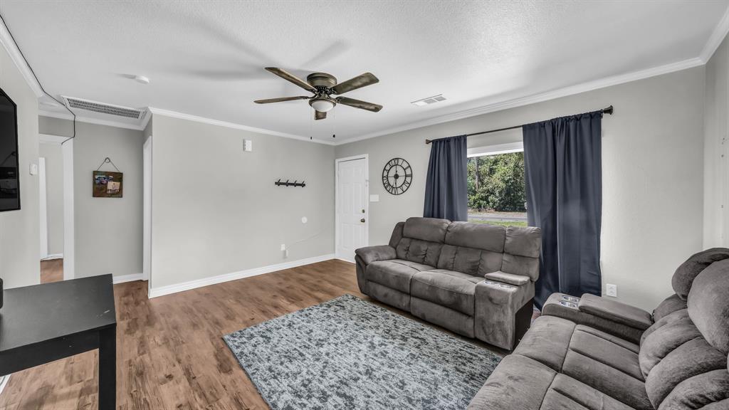 1009 S Brazos Street