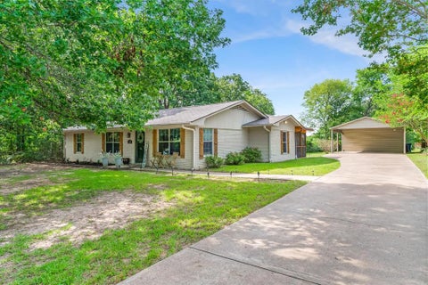 Photo of 720 E High Street, Grand Saline, TX 75140 (MLS # 21315239)