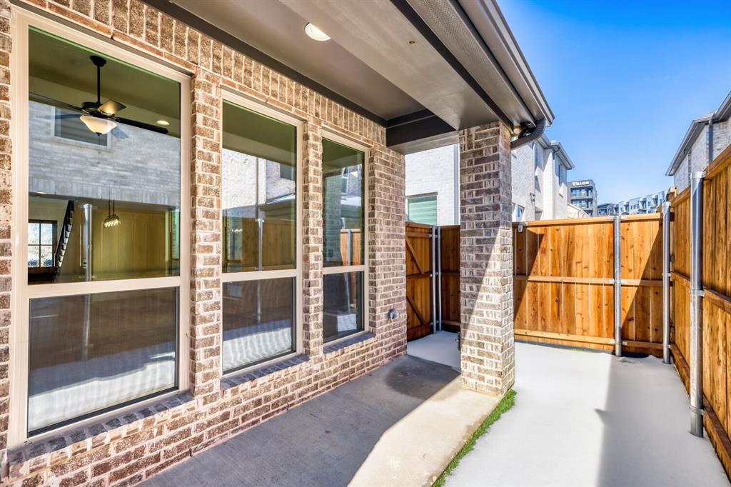 Castle Hills Northpointe Townhomes - Residential