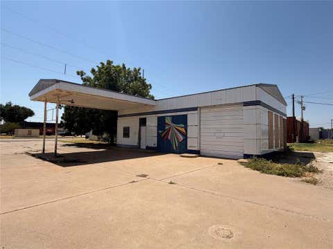 Photo of 221 N Birch Avenue, Munday, TX 76380 (MLS # 21368490)