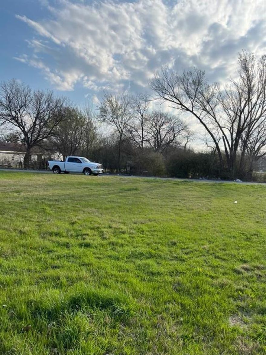 Nice level over sized lots ready to build! Conveniently location minutes from Downtown Fort Worth Established neighborhood with a mix of renovated homes and new construction. Easy access to major highways, public transits. Ideal for primary residence, rental investment, or value-add project. Strong demand area with ongoing revitalization and appreciation potential