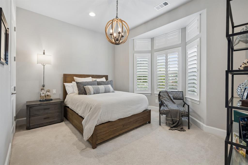 1009 Hampton Manor Way