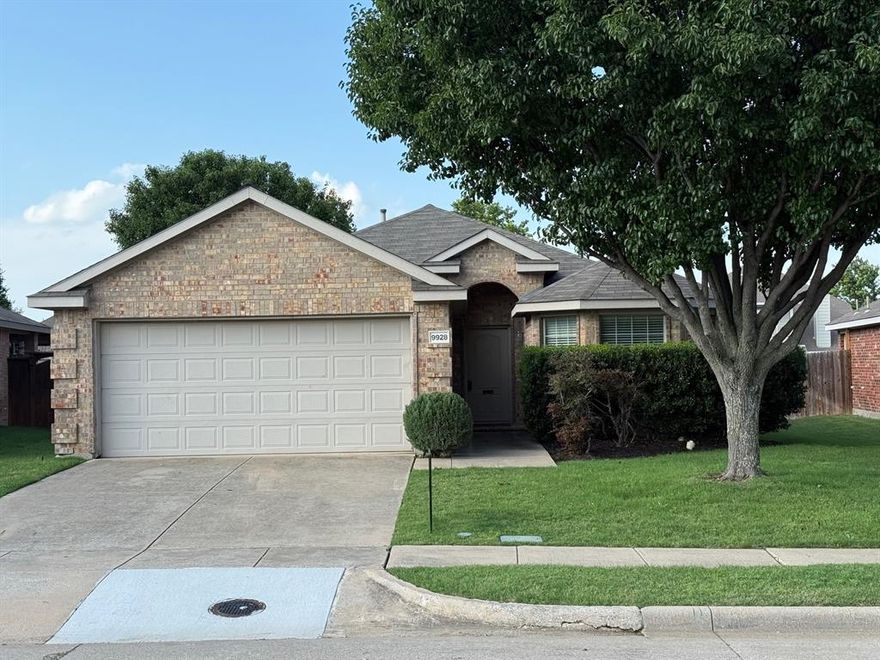 Nicely remodeled four-bedroom home in Frisco ISD has functional floorplan with no wasted space anywhere and neutral paint throughout.  Enter onto new luxury vinyl plank flooring that extends into living room and hallway to three secondary bedrooms that all have new carpet and ceiling fans.  Adjacent full bath also has luxury vinyl plank flooring, new quartz countertops, new sink and faucet, new light fixture, and linen closet.  Living room is nicely open to totally updated kitchen with level six quartz countertops, farm sink and new faucet, new stainless appliances, abundant freshly painted cabinets, and roomy breakfast nook with bay window overlooking covered back patio and spacious back yard with greenbelt outside the back fence.  Private owner's suite at rear of home has a ceiling fan and new carpet plus en-suite bath with a soaking garden tub, separate shower, freshly painted cabinets with level six quartz countertop and new dual sinks, private water closet, and spacious walk-in closet. Walk to elementary school and city park, and community pool and playground are nearby. Easy access to Custer, Independence, Eldorado, Virginia Pkwy, restaurants, and shopping including new HEB!