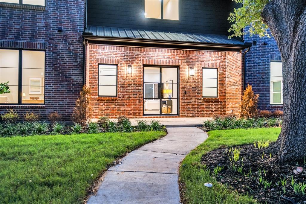 3507 Warick Drive