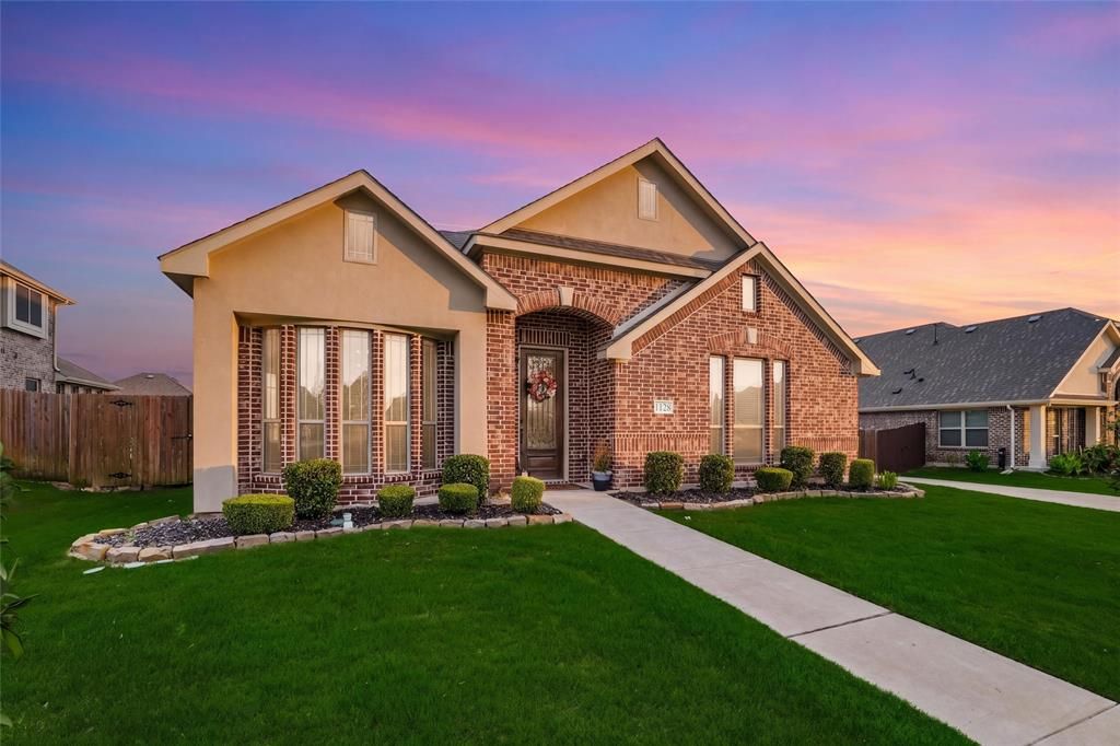 Photo of 1128 Sutton Place, DeSoto, TX 75115 (MLS # 21252341)